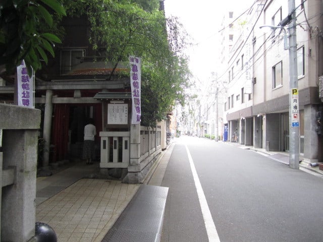 鳥越神社の横の道