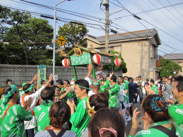 ありゃ？神輿？こんなシーンも