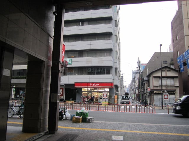 10佐竹商店街北詰、春日通側