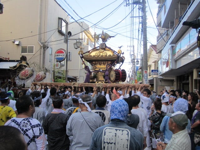 神輿をさしてます！どっちむき？