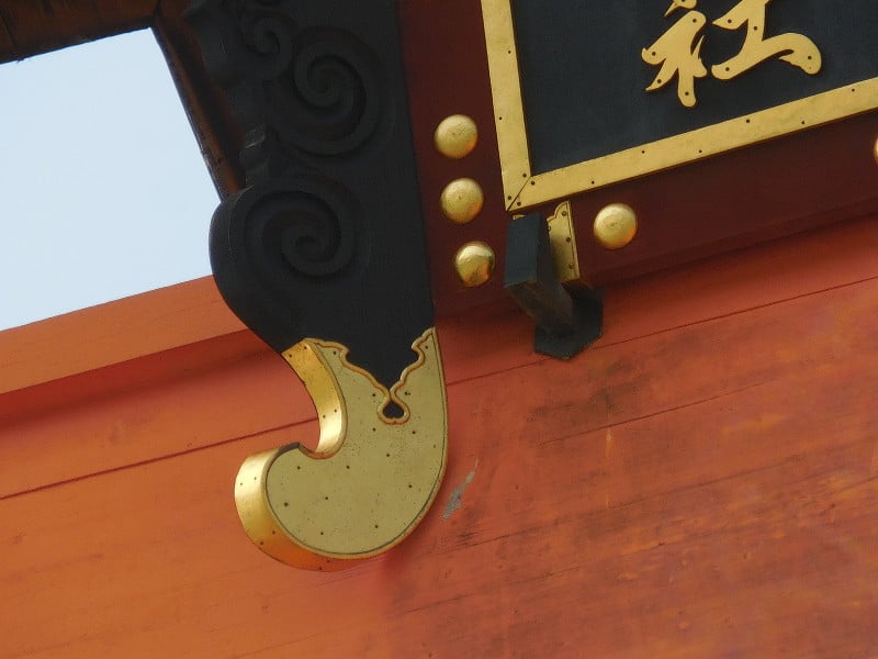 伊都伎島神社鳥居額の猪目