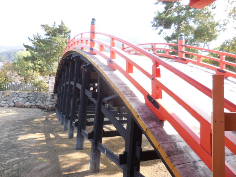 厳島神社の太鼓橋「反り橋」