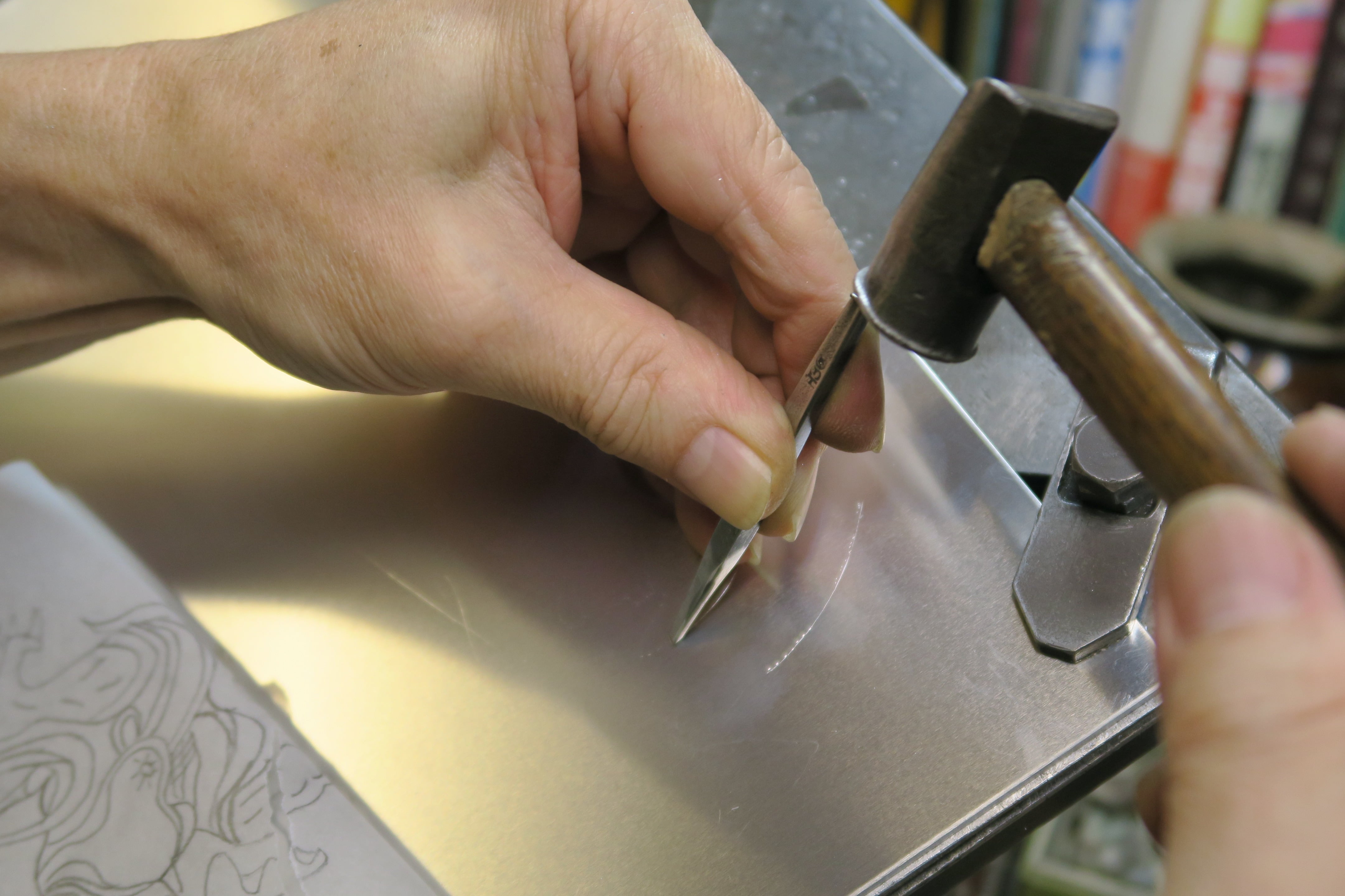 象嵌木札の銀細工が出来るまで(１.金型を彫刻する) | 彫刻木札職人
