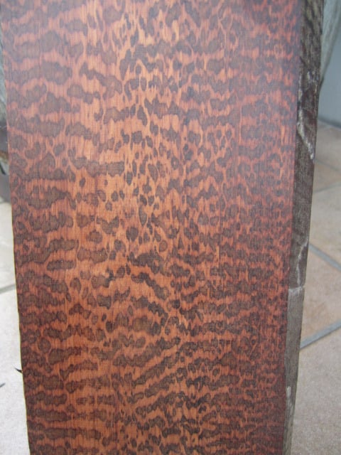 スネークウッド豹柄札の素材