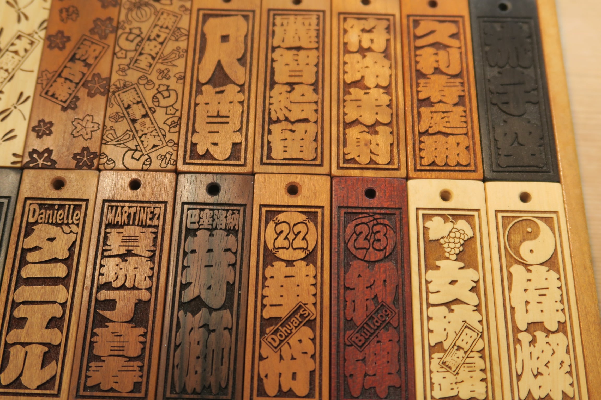 木札　外国の方に喜ばれる漢字の当て字　何て読む？