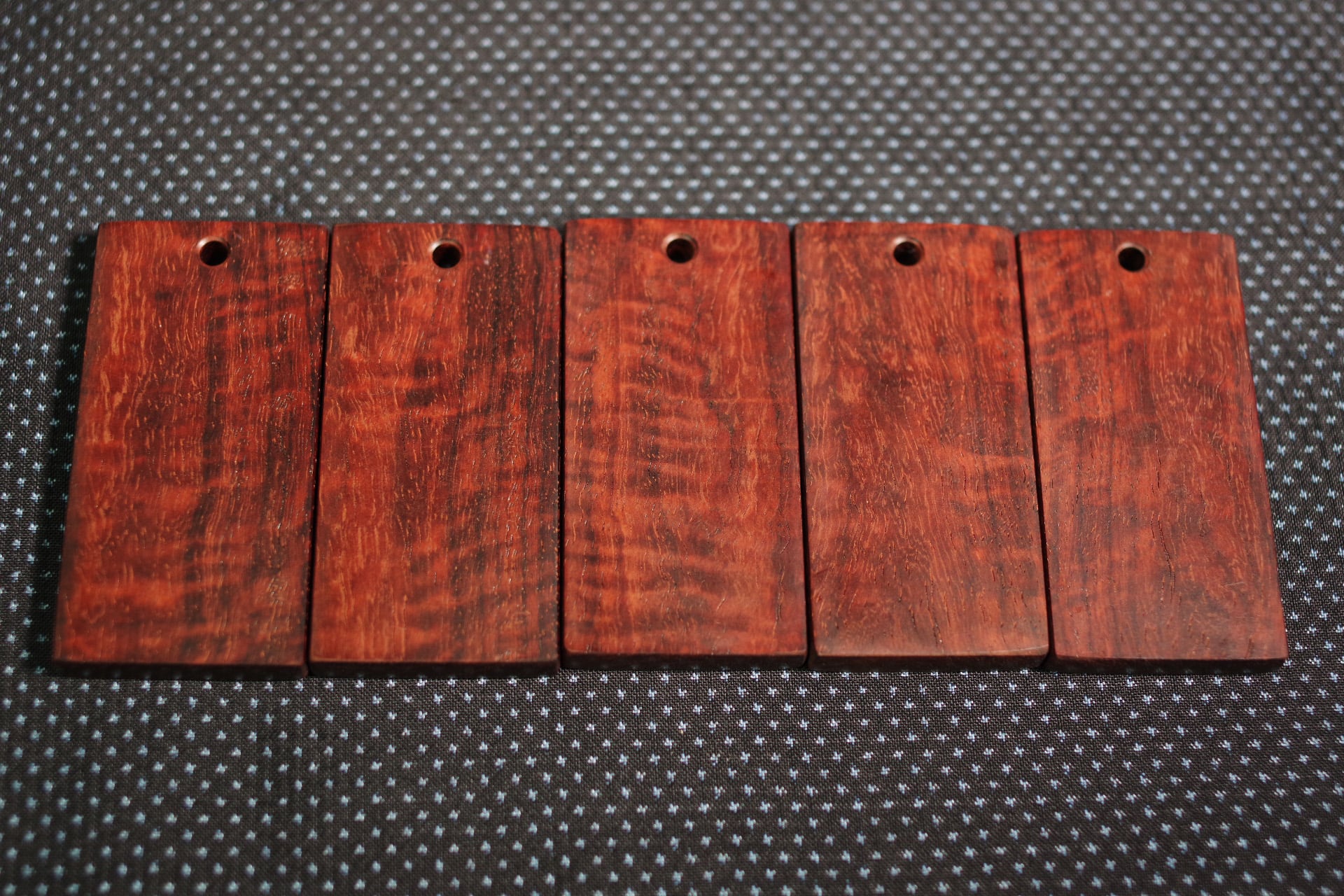 紅木　レッドサンダー　木札　高級素材