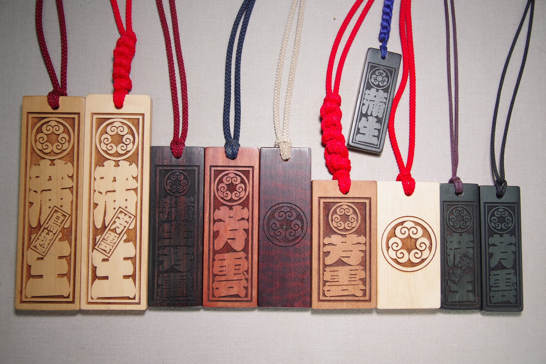 木札の意味　代々受け継ぐ家紋は、ご先祖様への敬意を表し継承を誓うシンボル