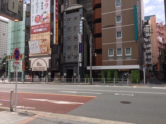 上野広小路の一本裏　台東区と文京区の区境