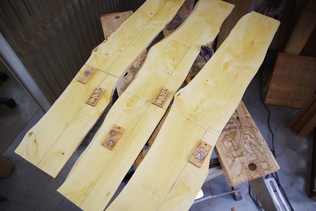 本黄楊木札　板材から木取りの構成