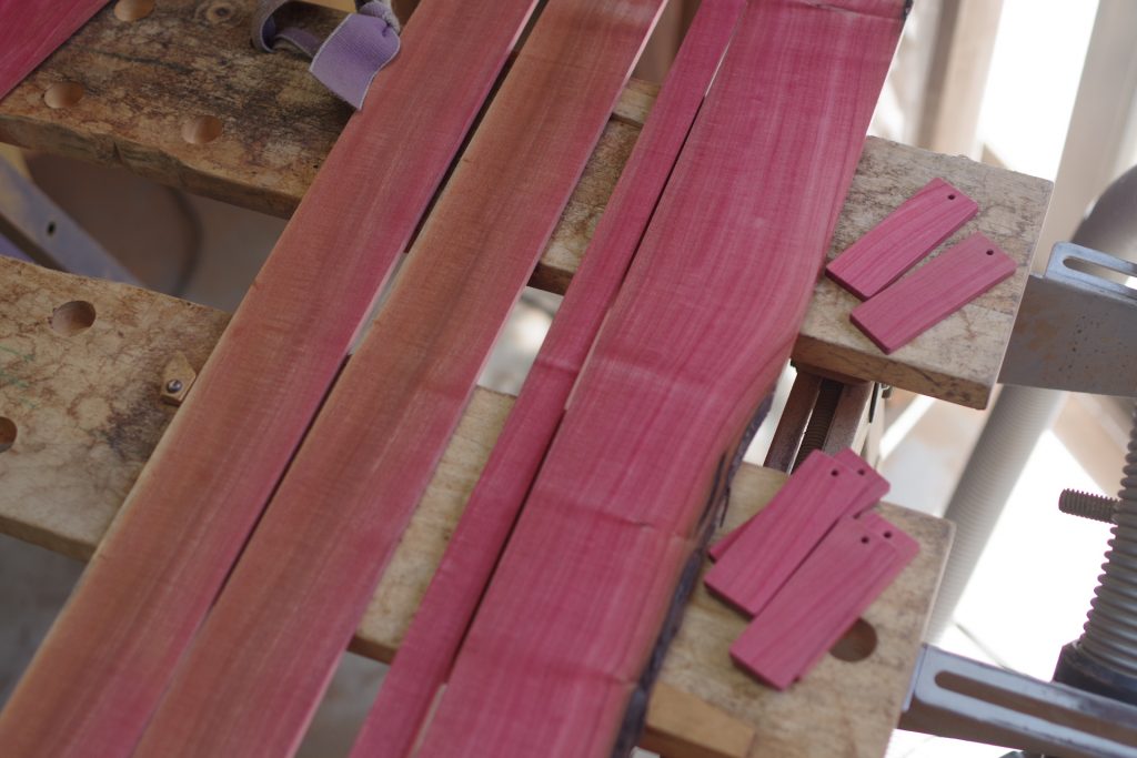ピンクアイボリー木札　板材